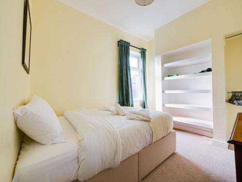 Cheerful 2 Bedroom Property Levenshulme