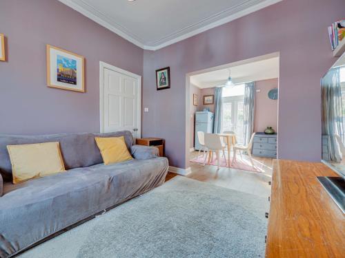 Cheerful 2 Bedroom Property Levenshulme
