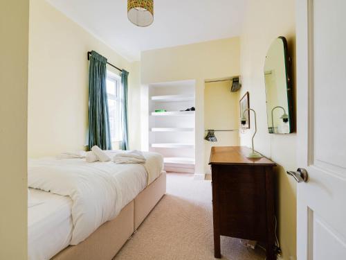 Cheerful 2 Bedroom Property Levenshulme