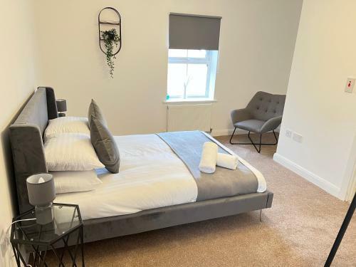 Large Family 4 Bedroom Townhouse - Fallowfield