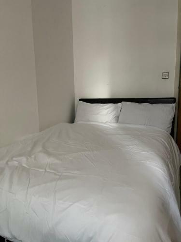 Private Double Bedroom In City Centre Area