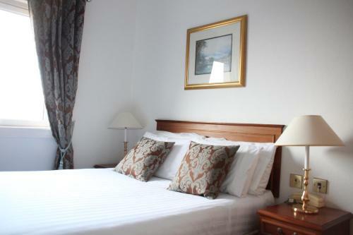 Cairn Hotel