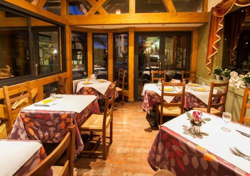 Hotel H�tel Restaurant Les Aliz�s