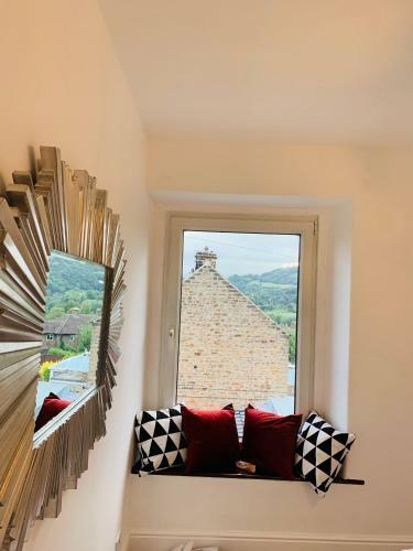 Castle View Cottage, A Charming Three-bedroom Cottage Matlock