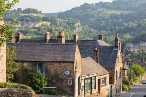 Rustic 4 Bedroom House - Garden -dog Friendly