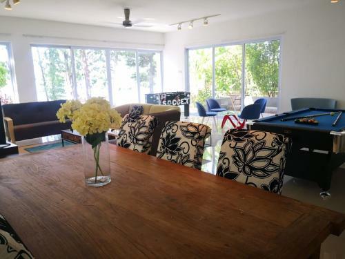 Lakeside Celebration Bungalow