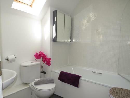 Modern Apartment Close To Hospital