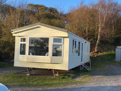 2 Bedroom Static Caravan Near The Lake