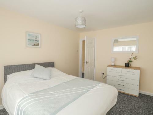 Coastal Cafe Apartment
