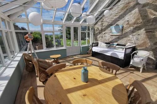 Cosy, Coastal Retreat With A Large Garden