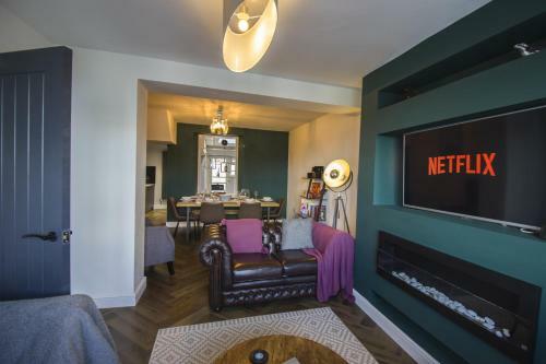 No.10 - Luxury Mumbles Home With A View