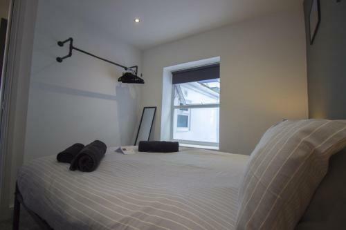 No.10 - Luxury Mumbles Home With A View