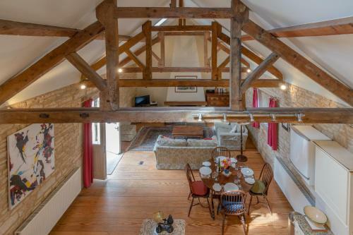 Aylworth Manor Granary