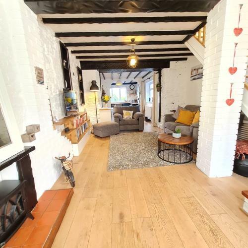 Old Road Cottage. Walking, Mtb, Pet Friendly