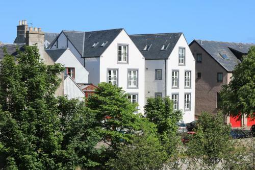 Riverbank Apartments