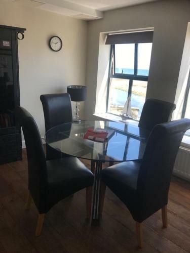 Newcastle Seafront Apartment With Wifi And Parking