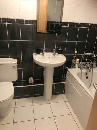 Newcastle Seafront Apartment With Wifi And Parking