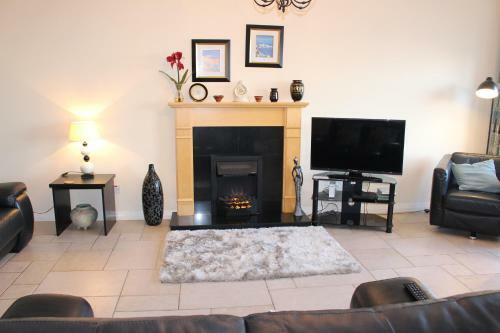 B2 Waterfoot Apartment