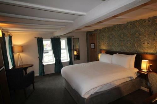 Hotel Rooms @ The Dolau Inn