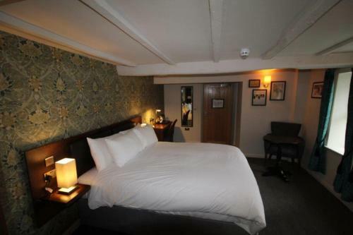 Hotel Rooms @ The Dolau Inn