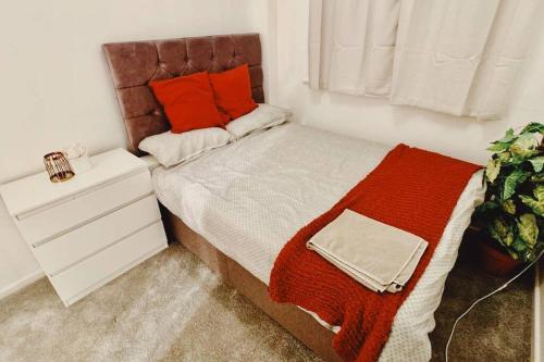 3 Bed City Centre Serviced Apartment - Sleeps 7
