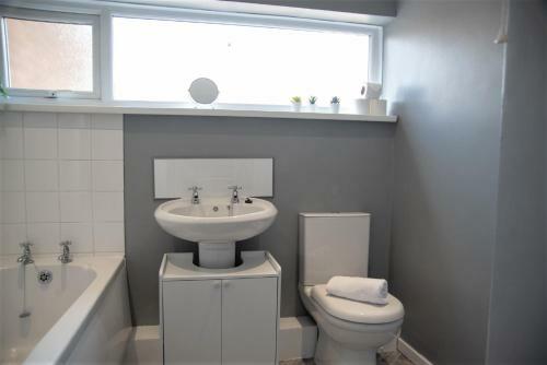 Cottenham House - Free Parking - City Centre - 3 Bedroom