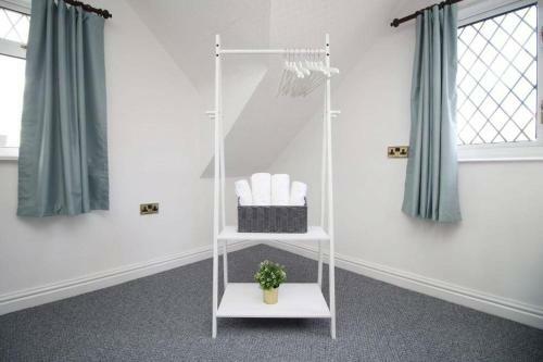 A Functional 2 Br Apartment Situated Perfectly Off Caerleon Road