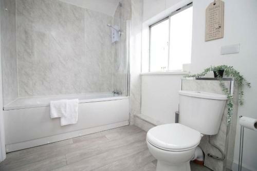A Functional 2 Br Apartment Situated Perfectly Off Caerleon Road