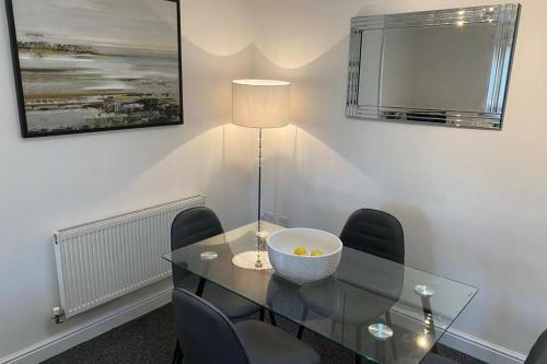 Cosy Modern Apartment With Free Parking