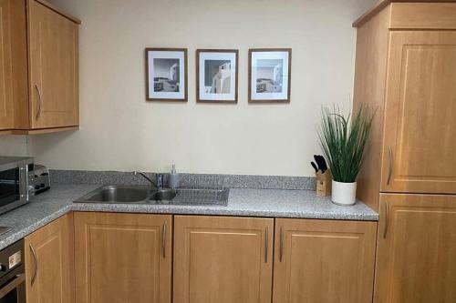 Cosy Modern Apartment With Free Parking