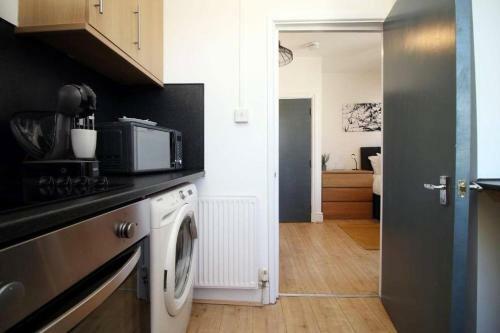 A Functional Studio Apartment Situated Perfectly On Chepstow Road - Flat 4