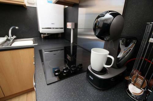 A Functional Studio Apartment Situated Perfectly On Chepstow Road - Flat 4