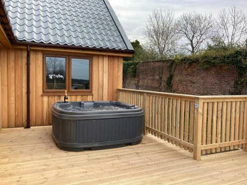 Osprey Lodge 8 With Hot Tub