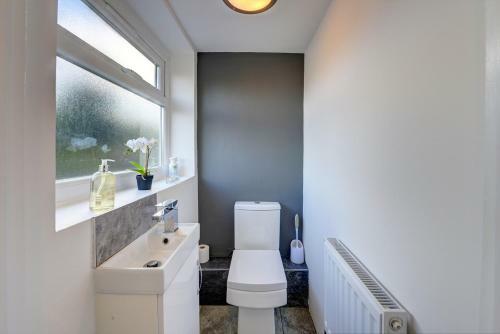 Mbiz House - Newly Refurbed, Sleeps 9, En-suite