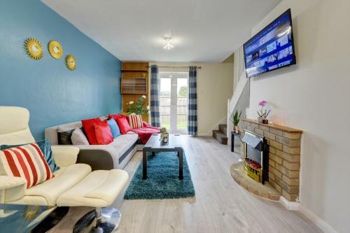 Central 3-bed House, Sleeps 8 By Mbiz