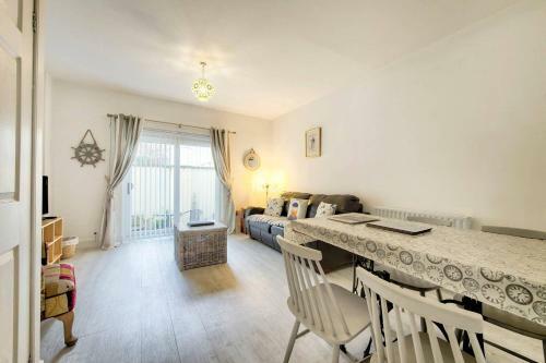 Apartamento Beach Hideaway With Free Private Parking Space