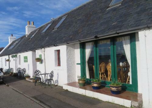 Hostal White Cottage B&B