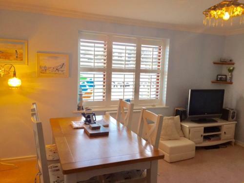 2 Bedrooms Apartment With Free Parking