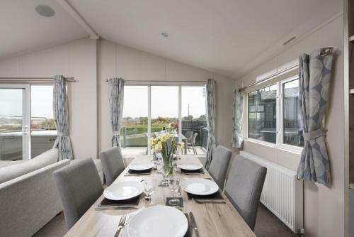 The Retreat, Newperran Heights