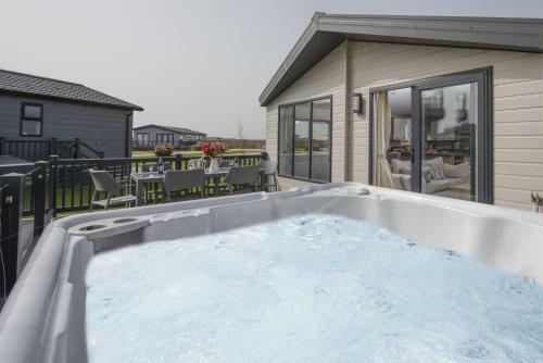 The Retreat, Newperran Heights
