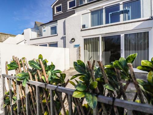 5 Beach Side Apartments