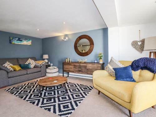 5 Beach Side Apartments