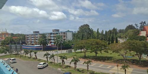 The Upper Deck Hotel
