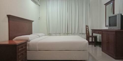 The Upper Deck Hotel