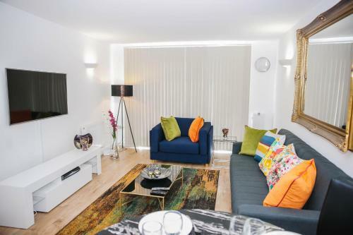 Riverside 2 Bed Apartment
