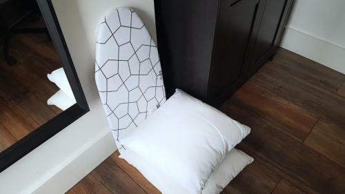 The Hide Away, Modern Rooms With Private Bathroom