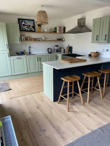 Cheerful 3 Bedroom Beach Home