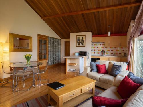 Villa Surlingham Lodge Cottages