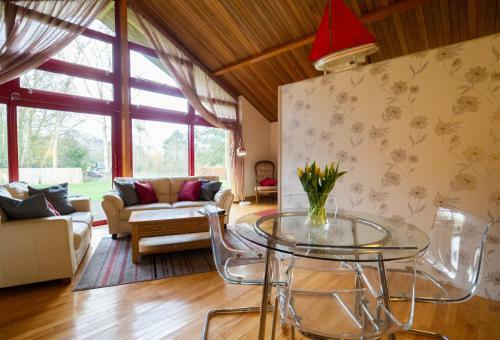 Villa Surlingham Lodge Cottages