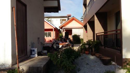 Apartamentos Dee Dee Mansion Airport